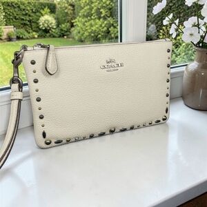 Authentic Coach Ivory Wristlet With Prairie Rivets